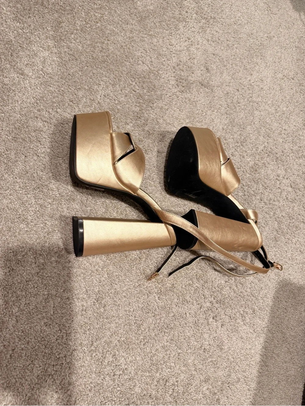 PrettyLittleThing Metallic Gold Block Platform Sandals